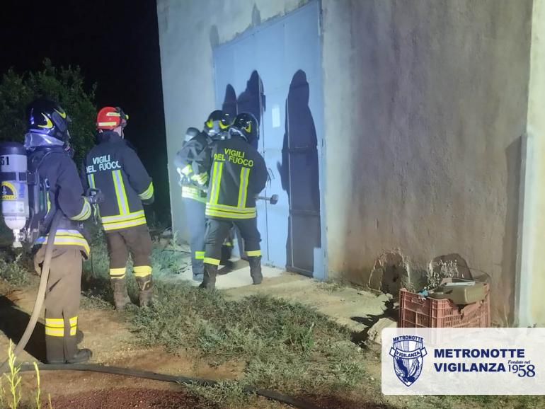 SVENTATO INCENDIO A PALAGIANELLO in un'Azienda Agricola - mezzi in salvo grazie al pronto intervento Metronotte, Carabinieri e Vigili del Fuoco