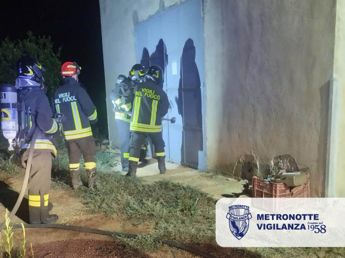 SVENTATO INCENDIO A PALAGIANELLO in un'Azienda Agricola - mezzi in salvo grazie al pronto intervento Metronotte, Carabinieri e Vigili del Fuoco